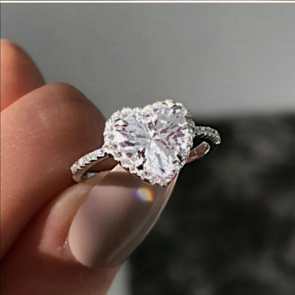 New Gorgeous Heart Engagement Ring - Picture 4 of 5